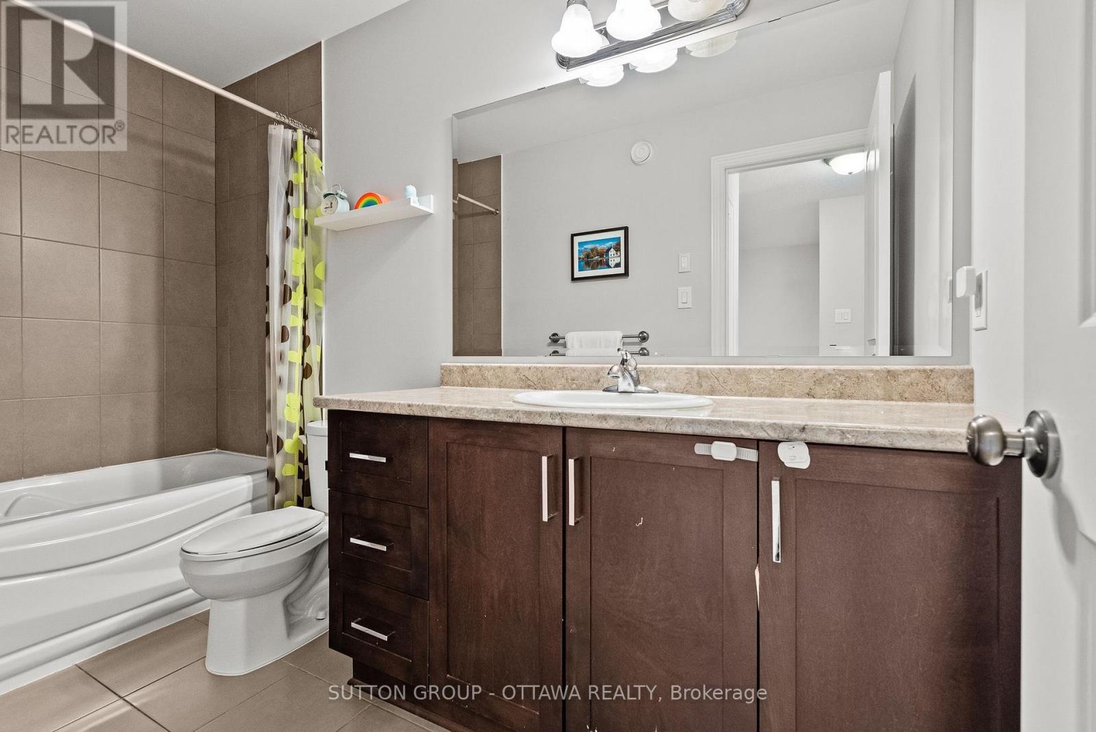 711 Hazelnut Crescent, Ottawa, ON