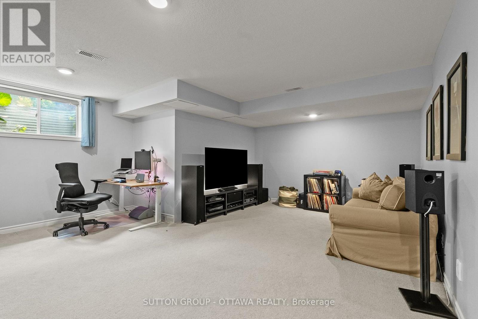 711 Hazelnut Crescent, Ottawa, ON