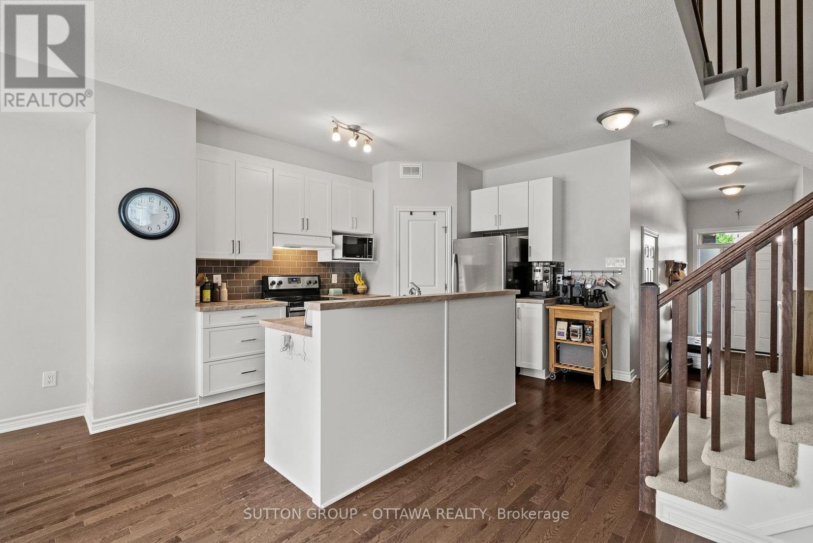 711 Hazelnut Crescent, Ottawa, ON