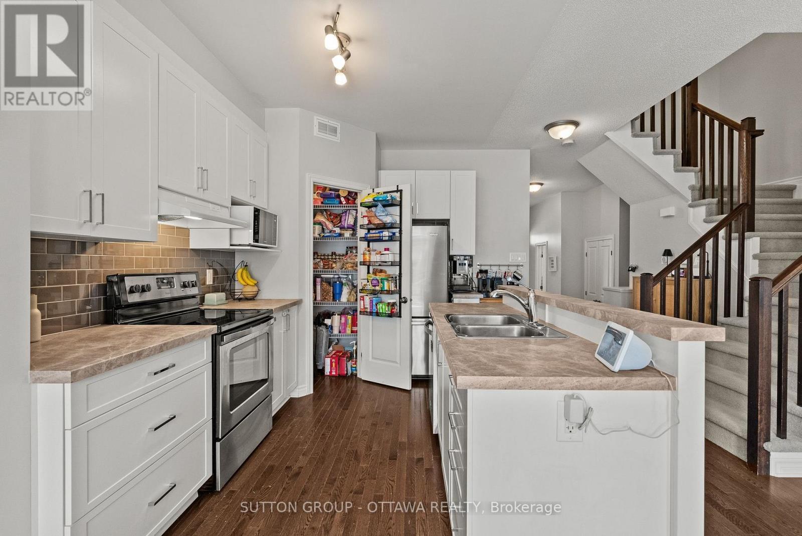 711 Hazelnut Crescent, Ottawa, ON