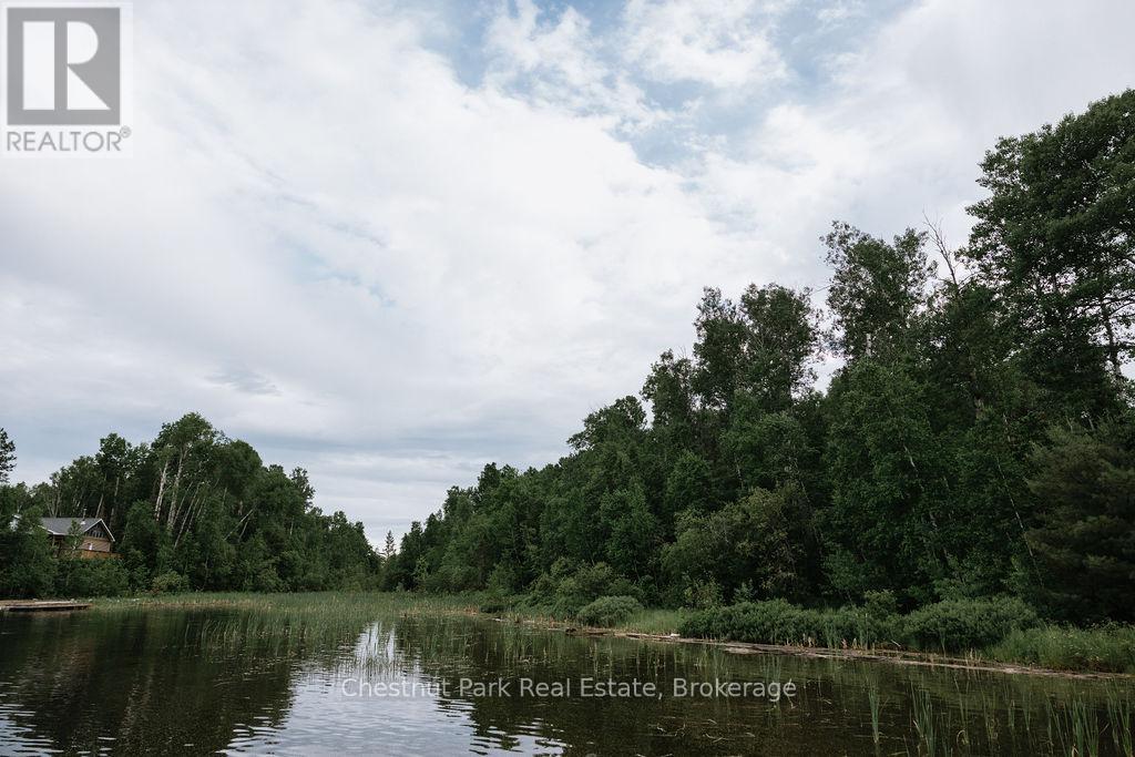 305 feet waterfront - 447 Fox Run, Temagami, ON
