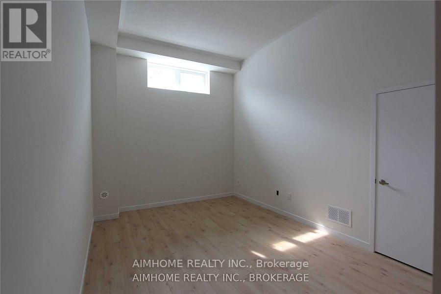 39 Seacoasts Circle, Vaughan, ON