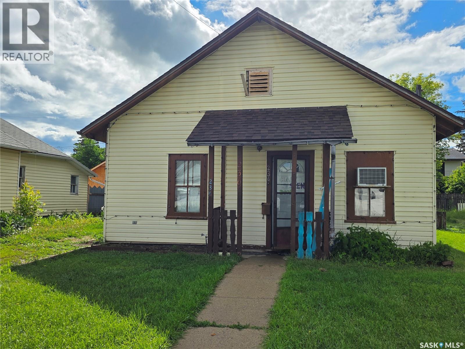 236 6Th Avenue Ne, Swift Current, SK