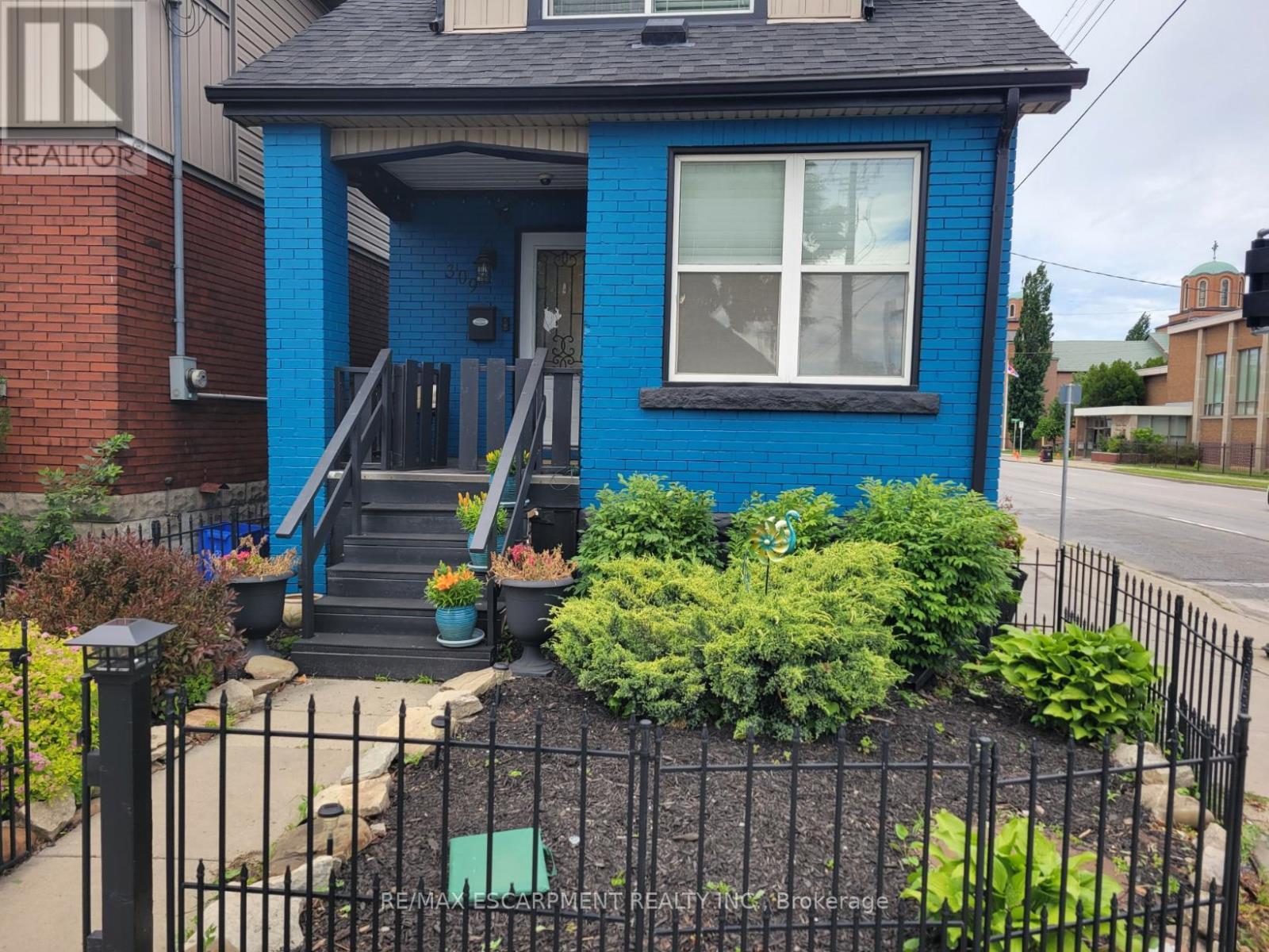 Front -Detached Home featuring a blue brick facade - 309 Cope Street, Hamilton, ON - Outdoor
