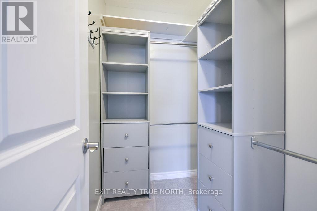 Primary Walk-in Closet - 8 Sinclair Crescent, Ramara, ON