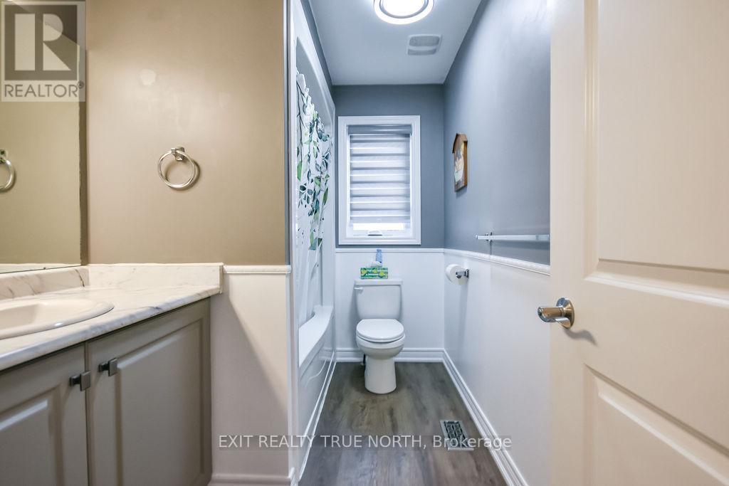Main Bathroom - 8 Sinclair Crescent, Ramara, ON