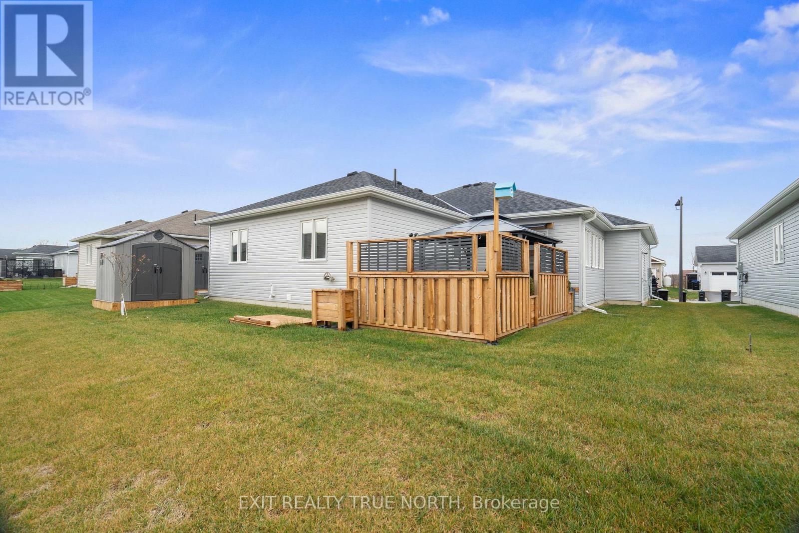 Backyard with shed - 8 Sinclair Crescent, Ramara, ON