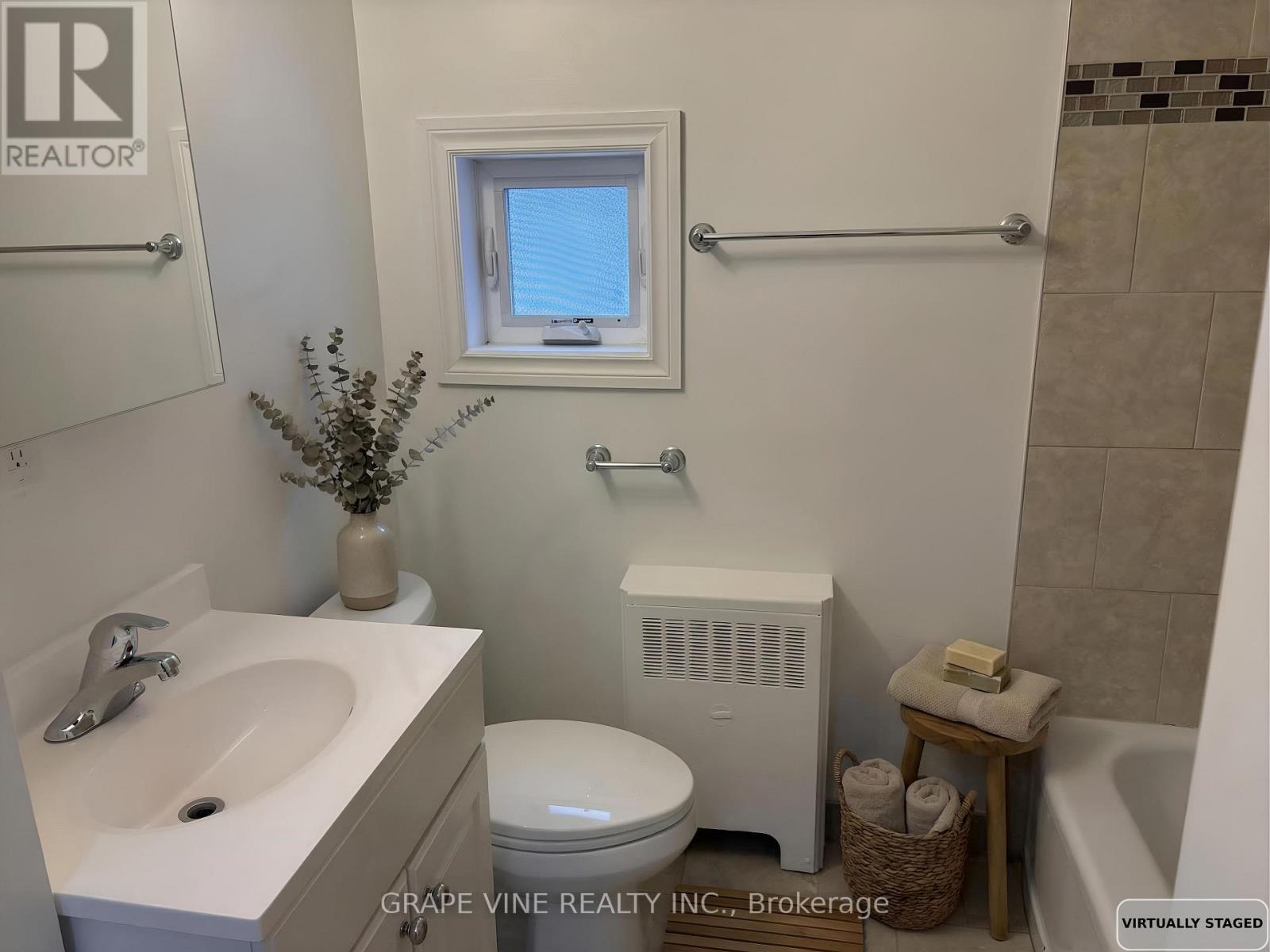 824 Kirkwood Avenue, Ottawa, ON