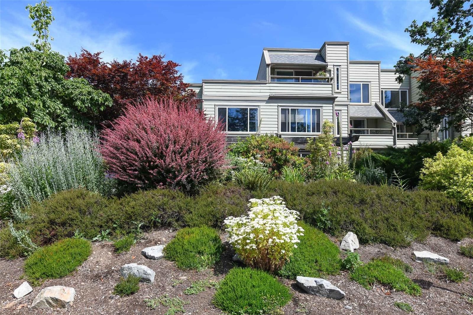 #205-2250 Manor Pl, Comox, BC