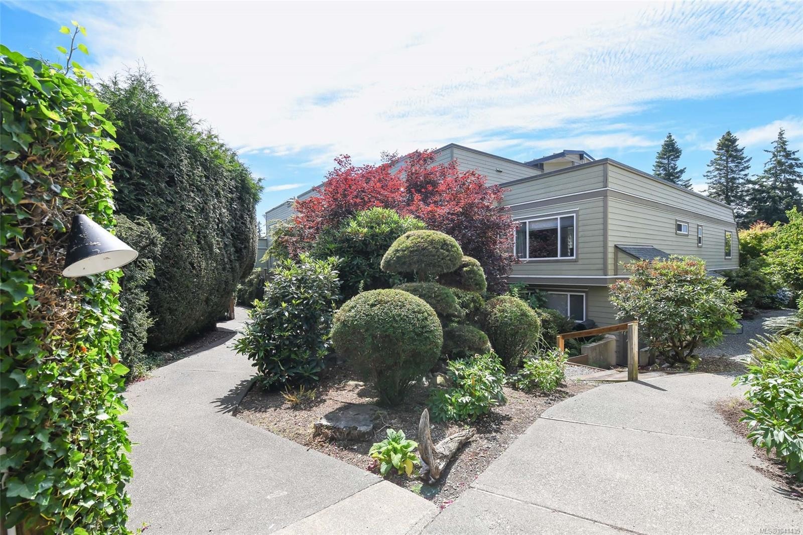 #205-2250 Manor Pl, Comox, BC
