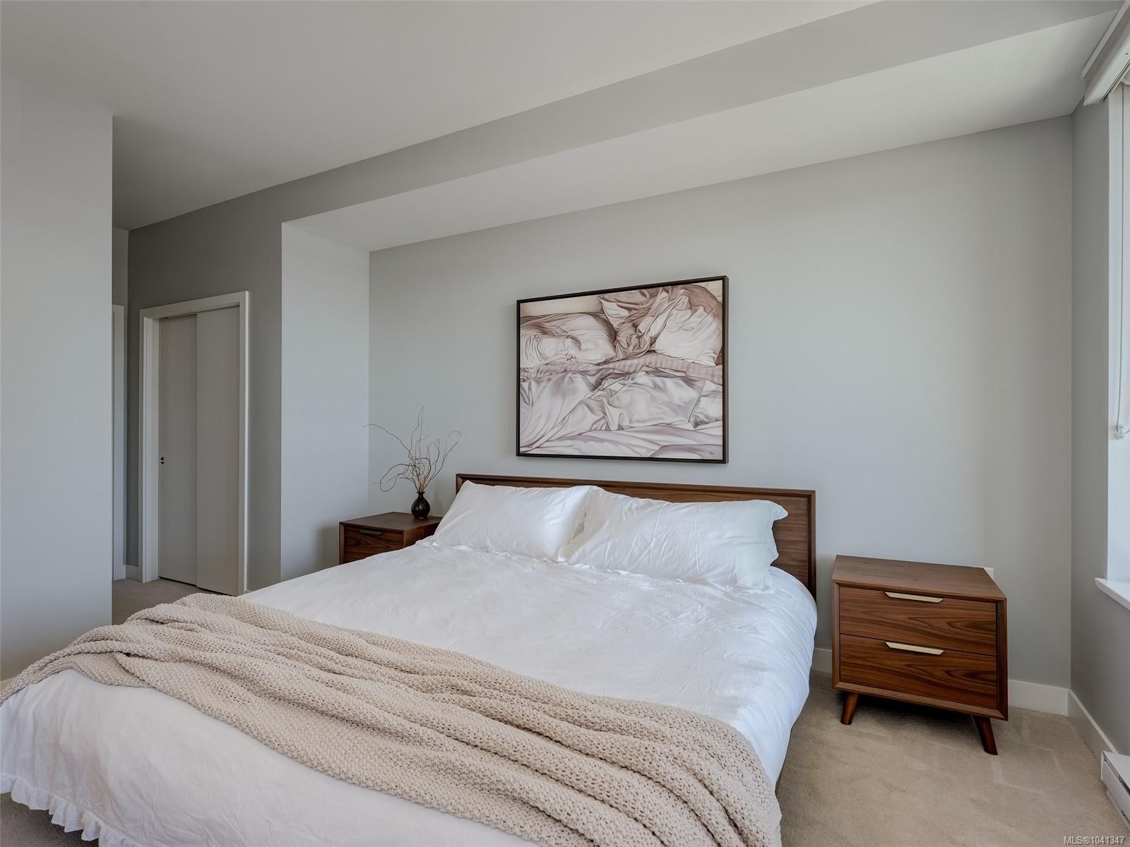 #401-9818 Third St, Sidney, BC