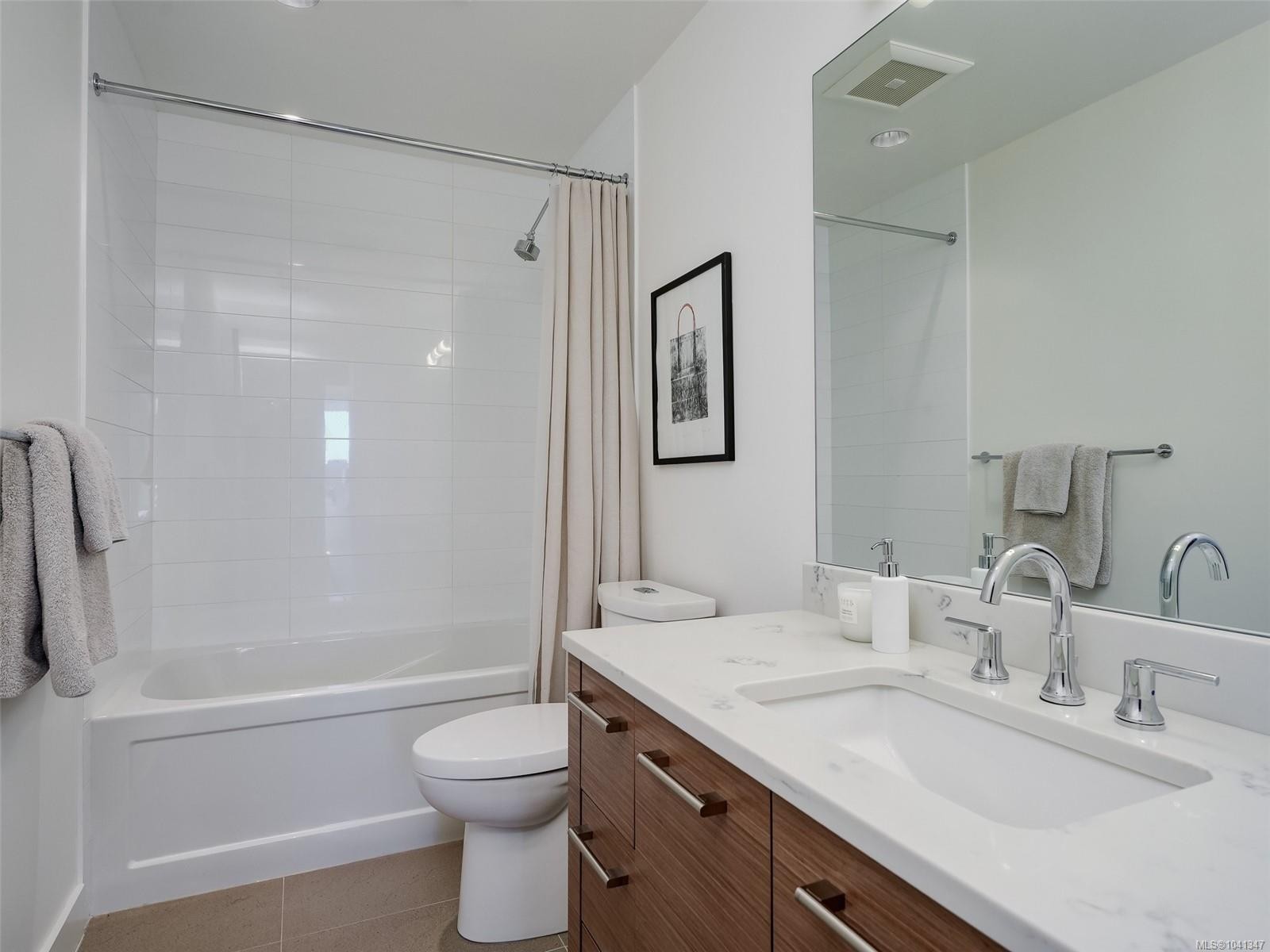 #401-9818 Third St, Sidney, BC