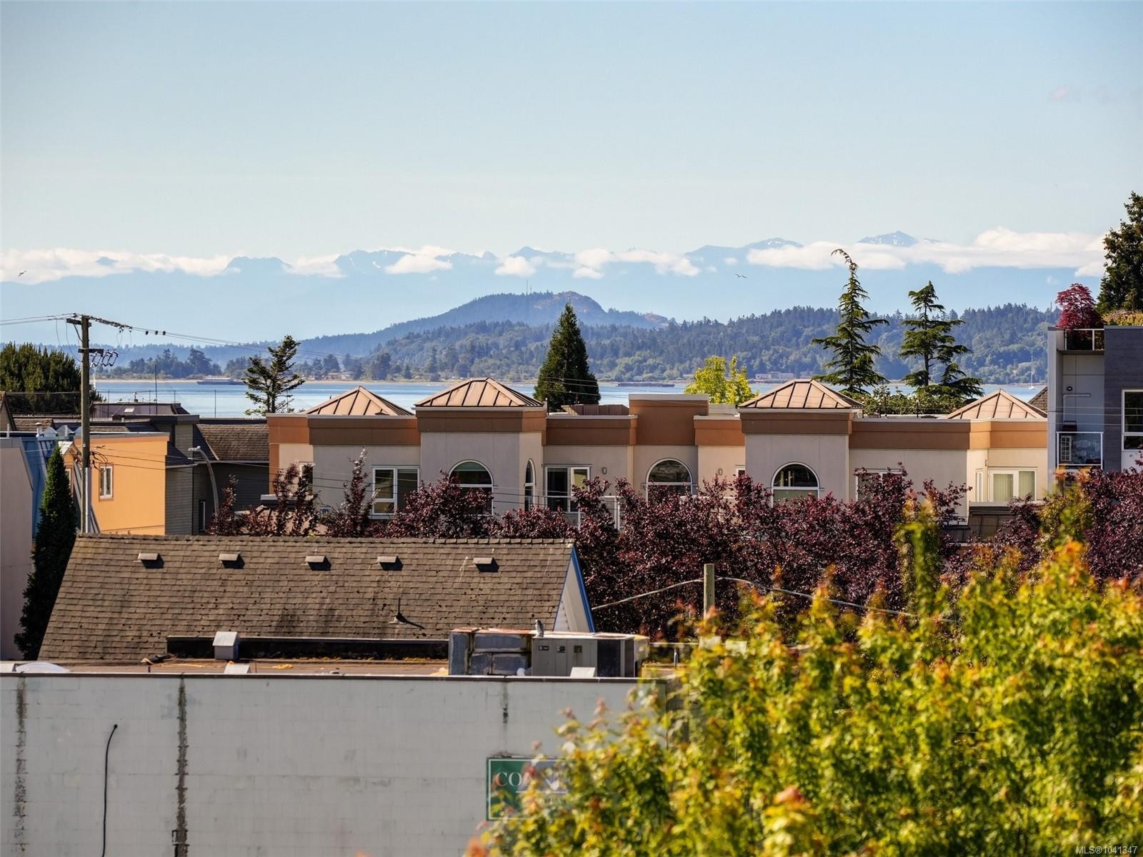 #401-9818 Third St, Sidney, BC