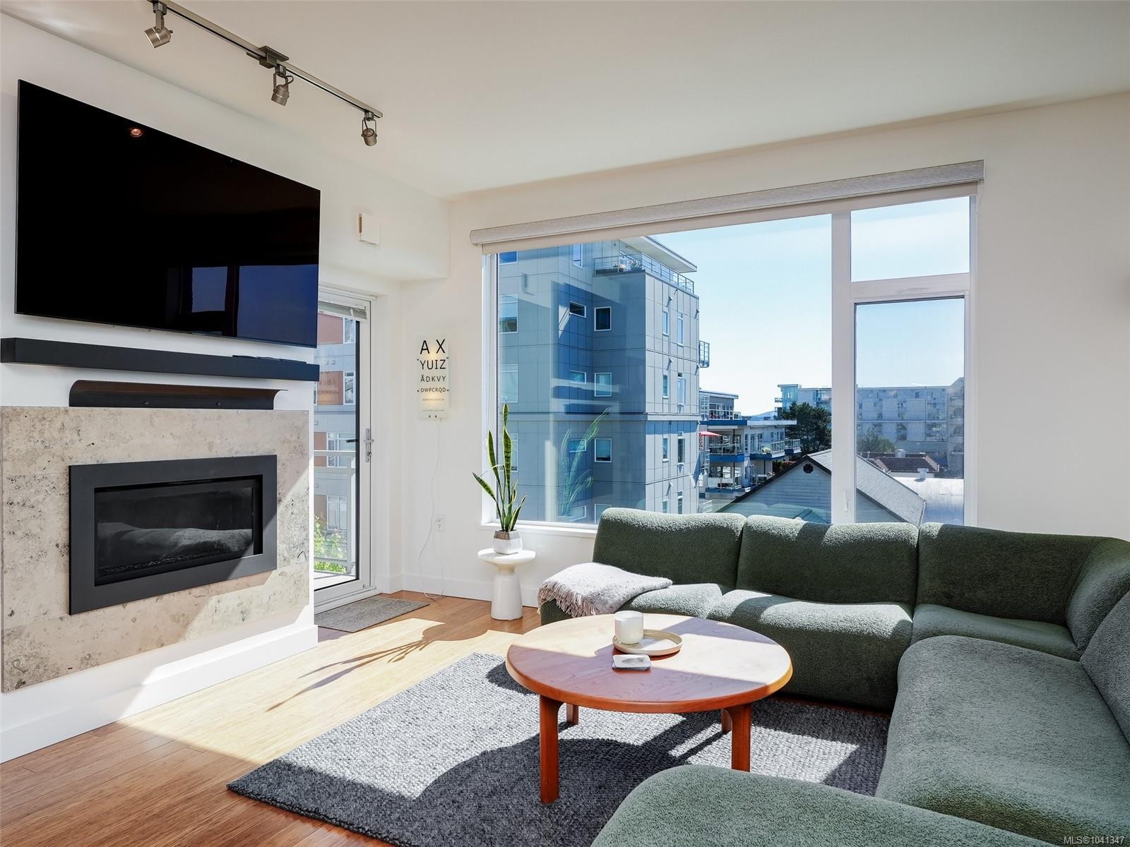 #401-9818 Third St, Sidney, BC