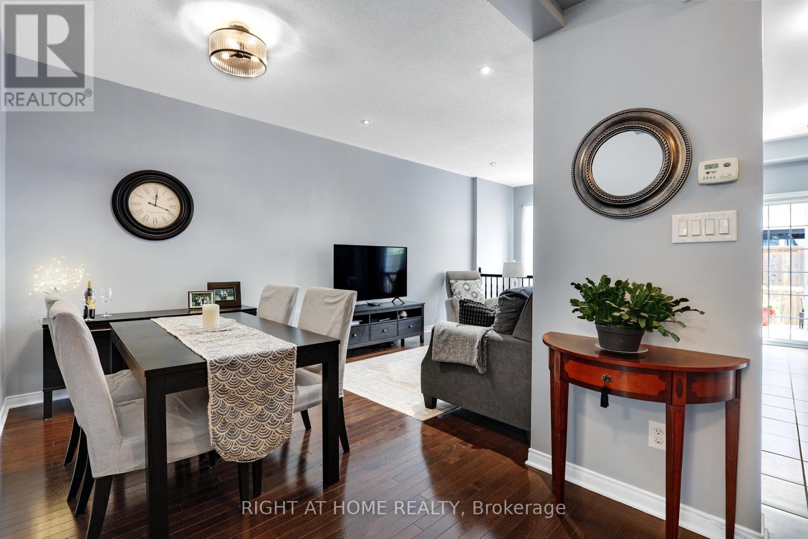 Dining Space - 577 Ashbourne Crescent, Ottawa, ON