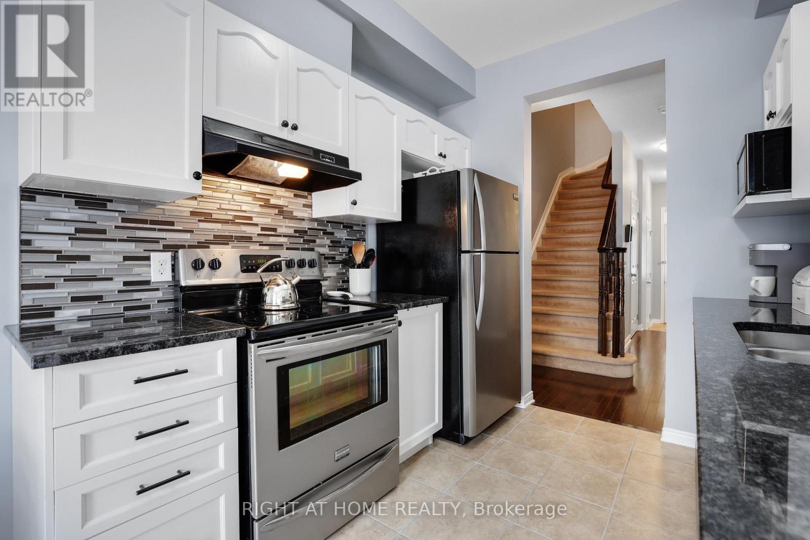 Kitchen - 577 Ashbourne Crescent, Ottawa, ON