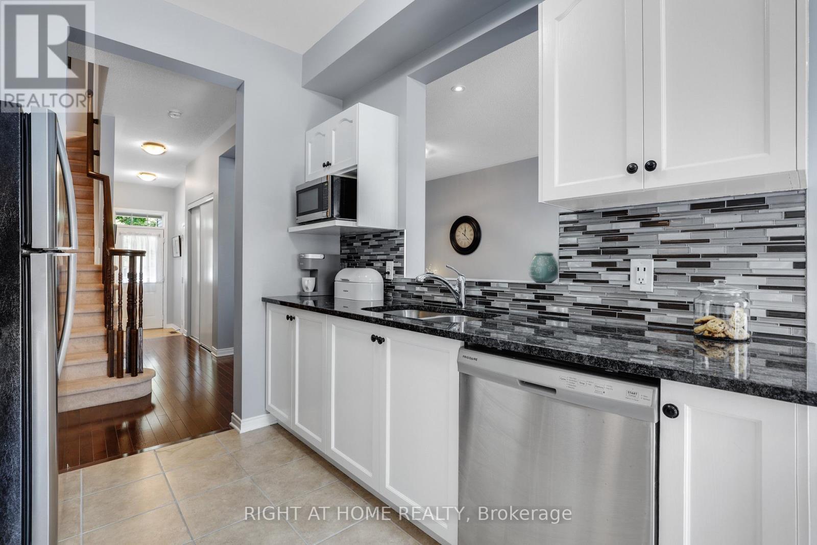 Kitchen - 577 Ashbourne Crescent, Ottawa, ON