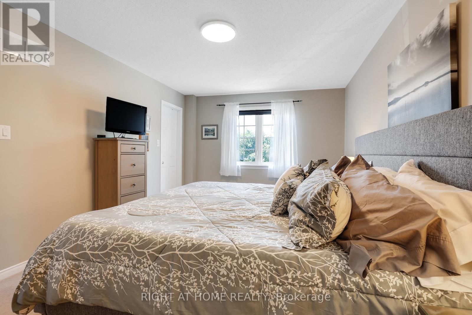 Primary - 577 Ashbourne Crescent, Ottawa, ON