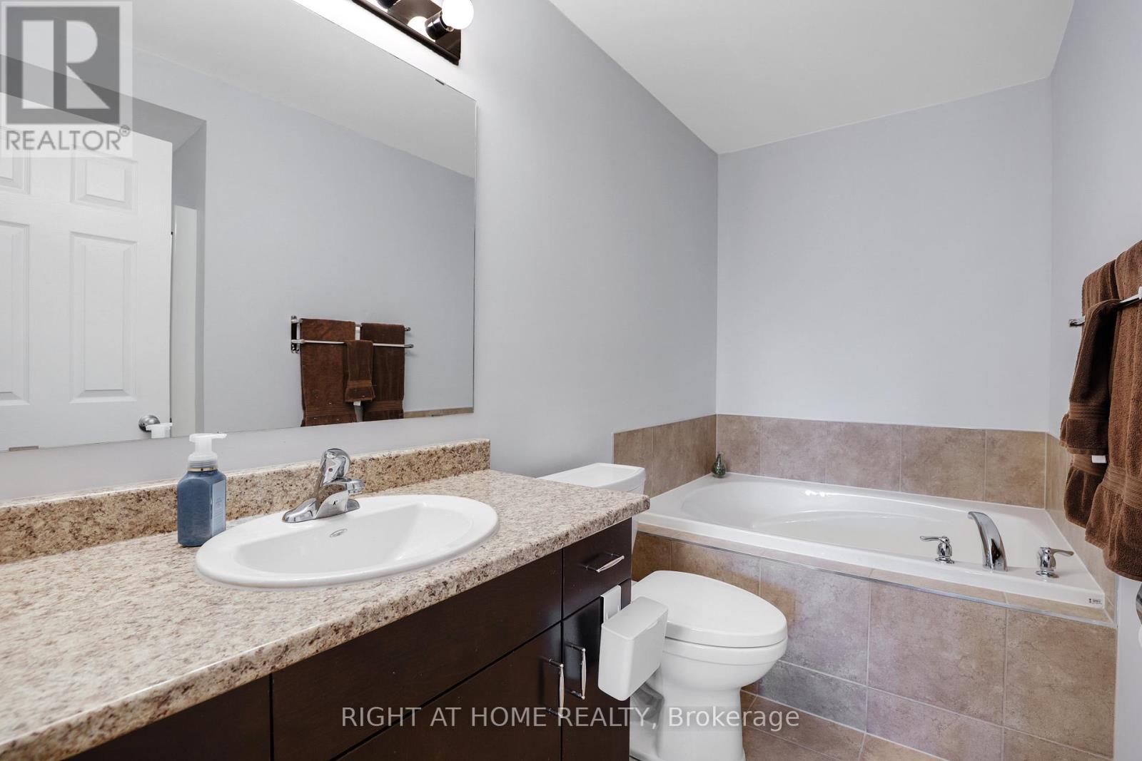 Primary Ensuite - 577 Ashbourne Crescent, Ottawa, ON