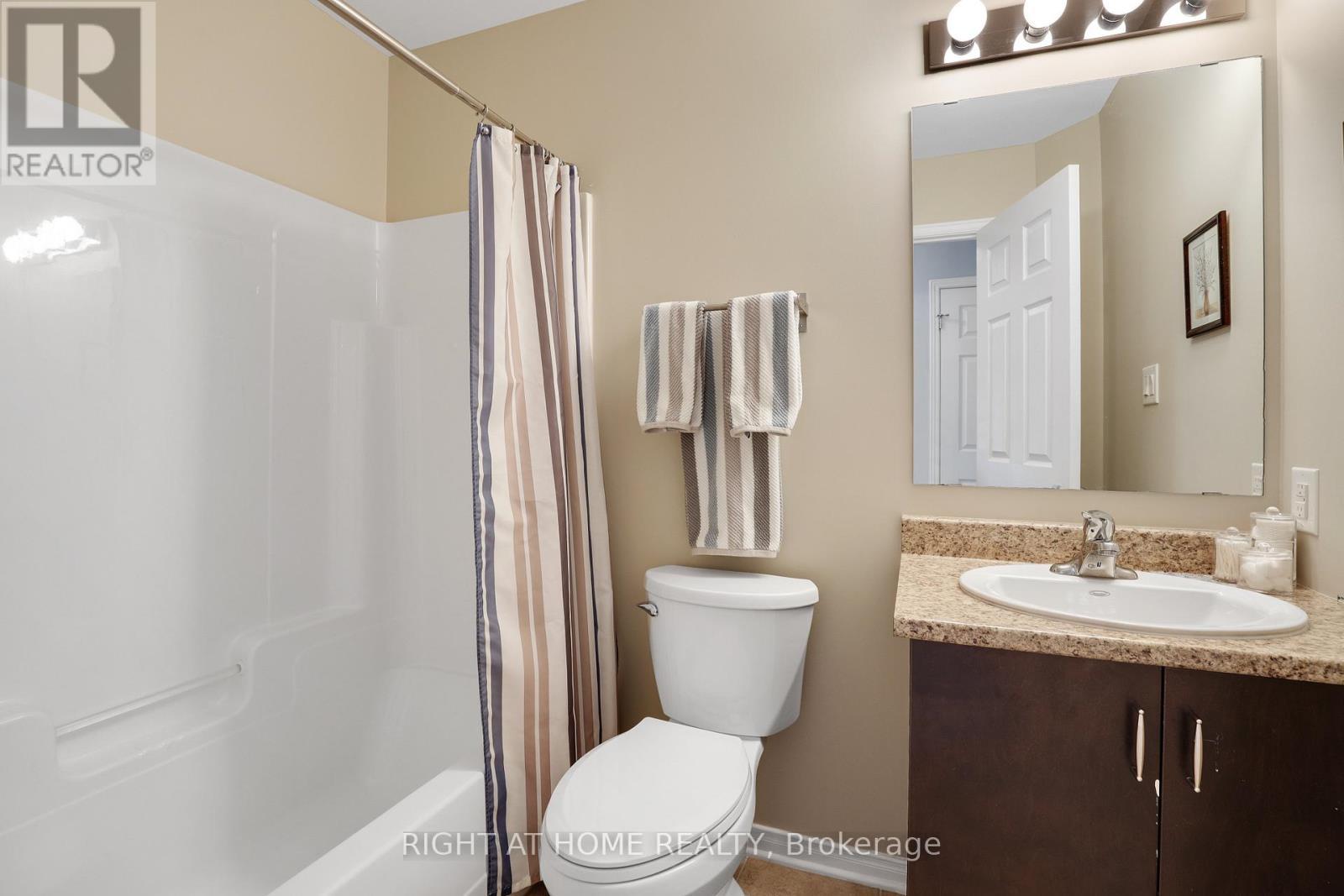 Main Bath - 577 Ashbourne Crescent, Ottawa, ON