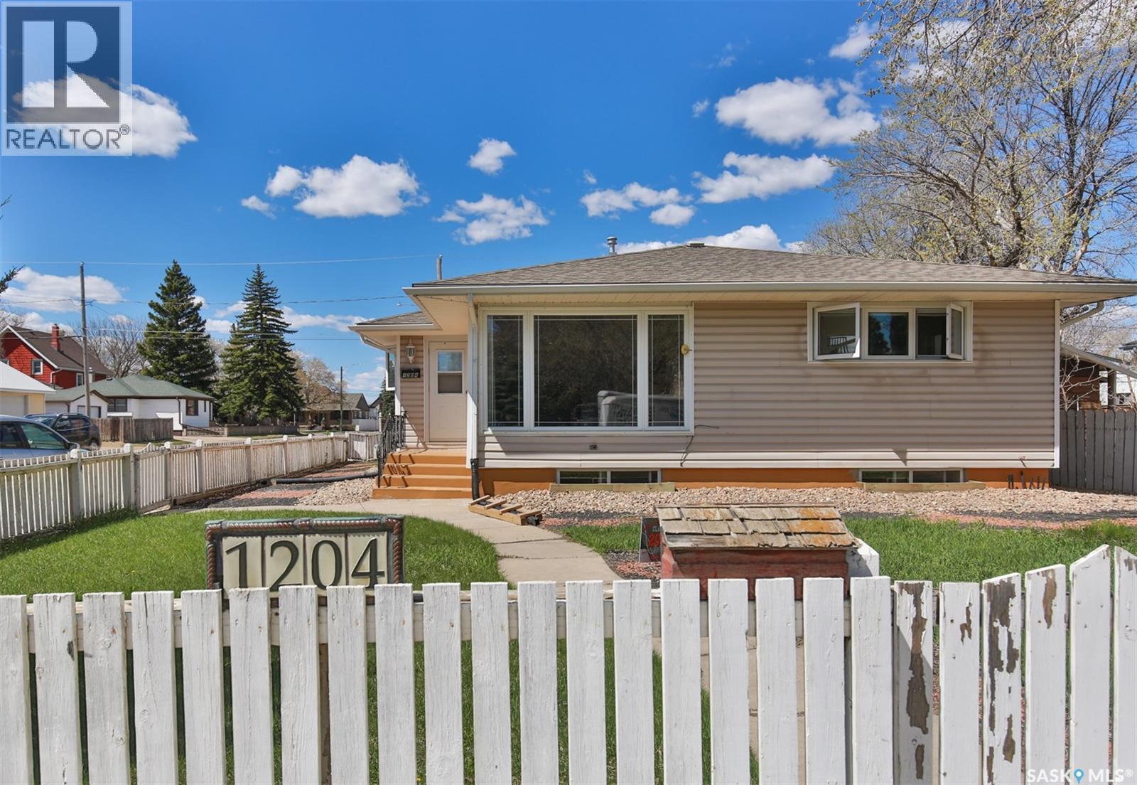 1204 3Rd Avenue Nw, Moose Jaw, SK