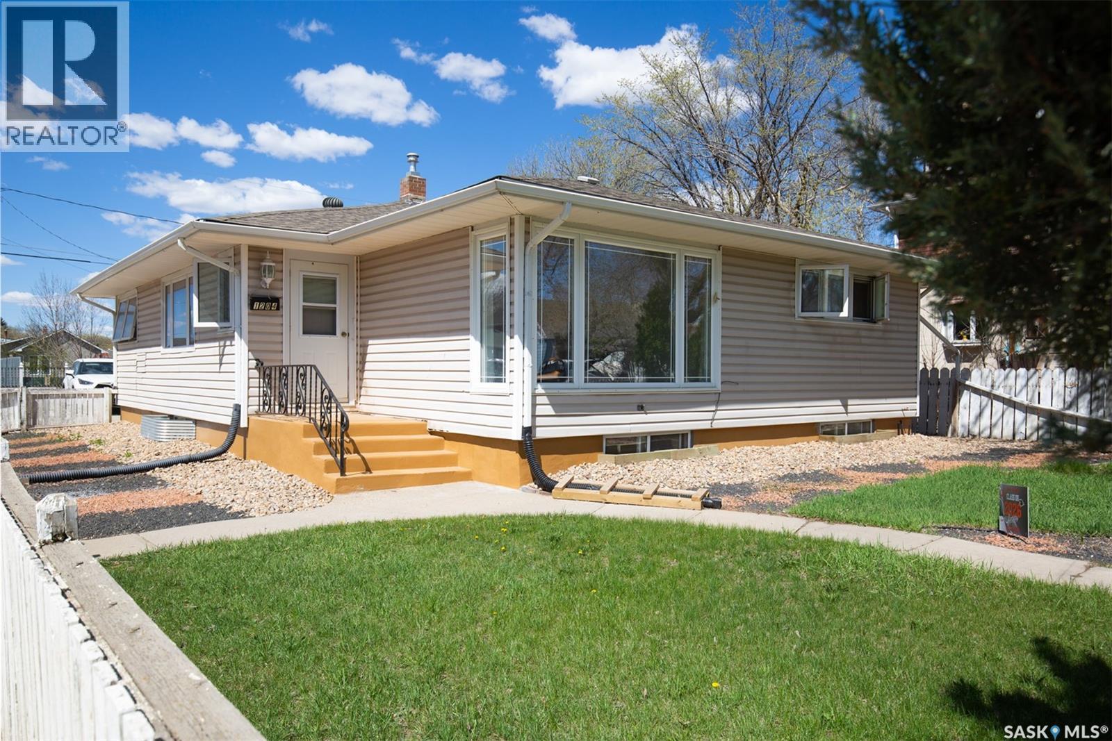 1204 3Rd Avenue Nw, Moose Jaw, SK