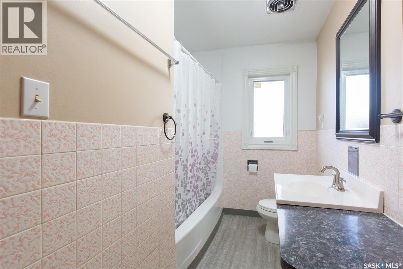 1204 3Rd Avenue Nw, Moose Jaw, SK