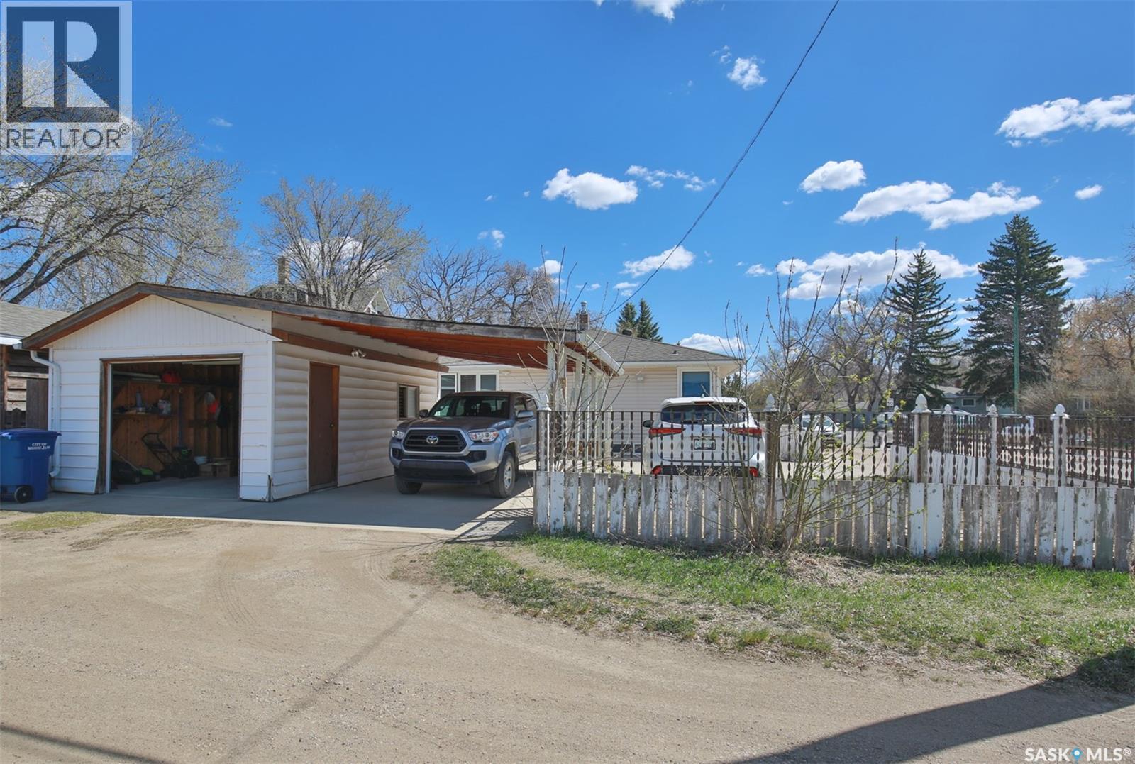 1204 3Rd Avenue Nw, Moose Jaw, SK