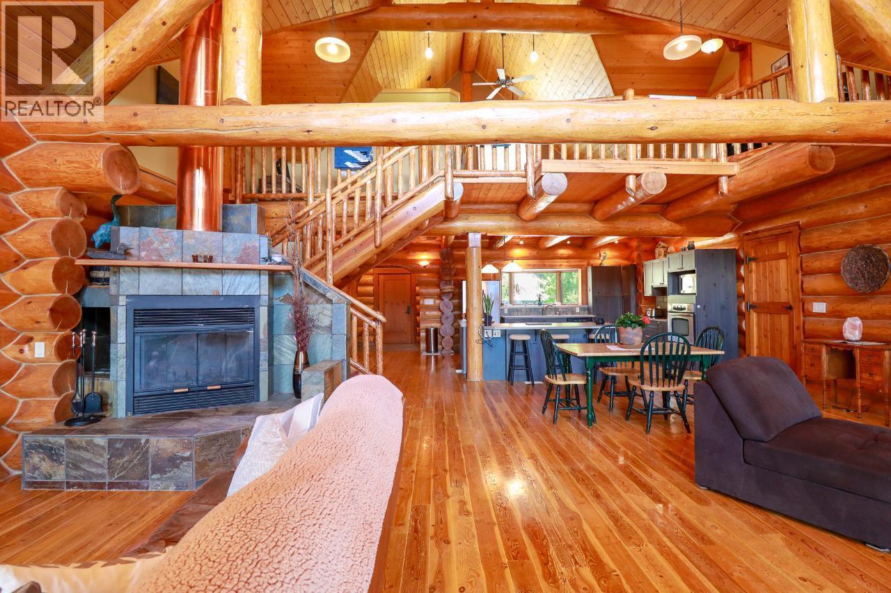 3901 Cottonwood Lane, Naramata, BC - Indoor Photo Showing Living Room With Fireplace