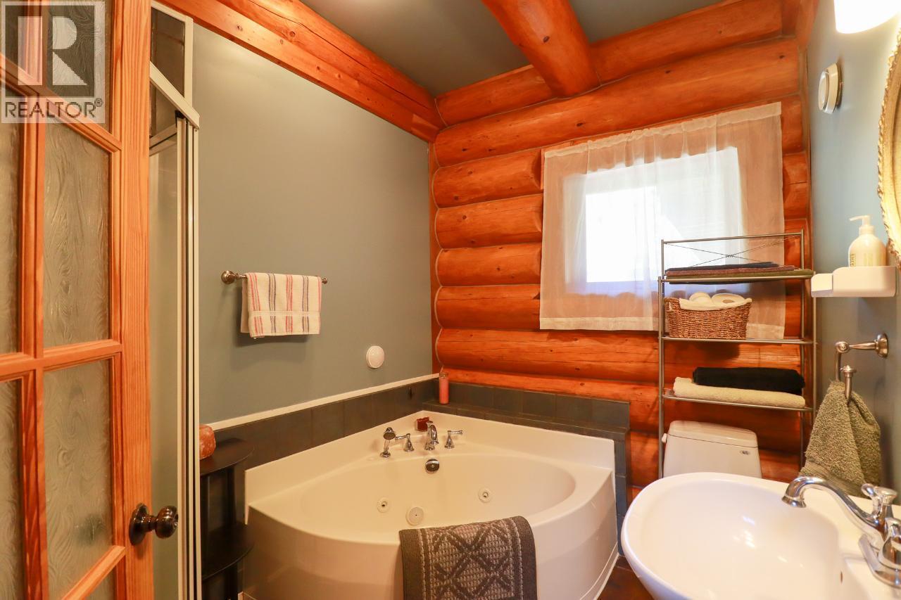 3901 Cottonwood Lane, Naramata, BC - Indoor Photo Showing Bathroom