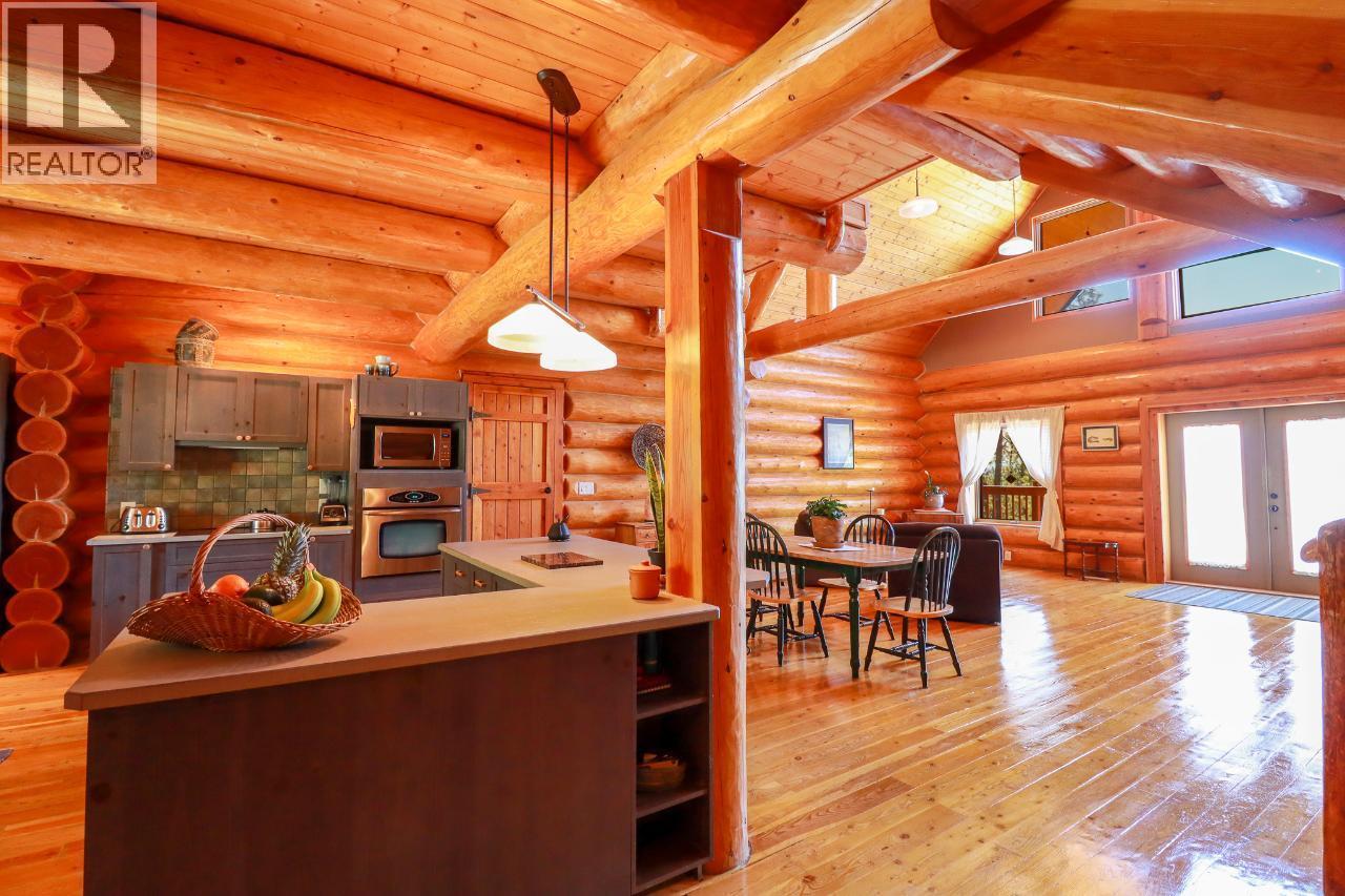 3901 Cottonwood Lane, Naramata, BC - Indoor Photo Showing Kitchen