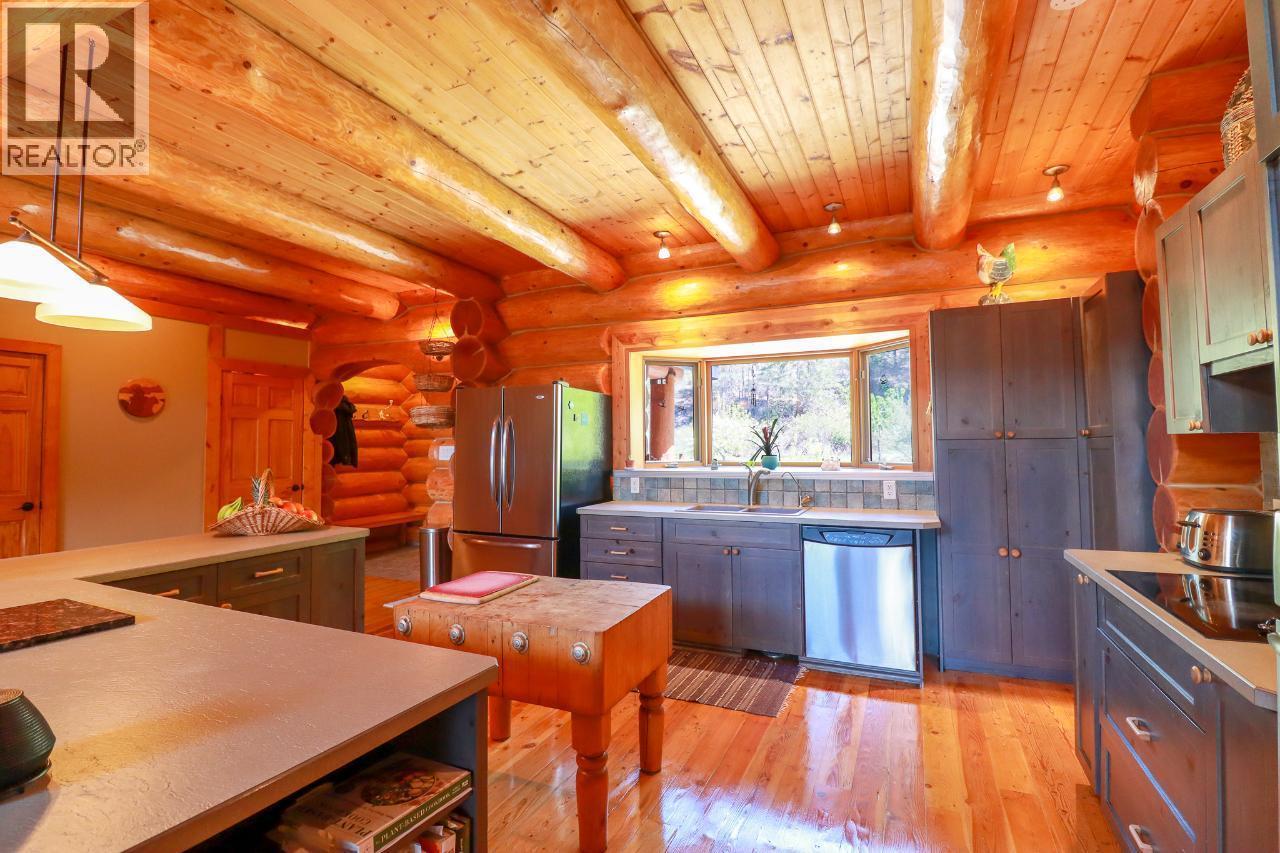 3901 Cottonwood Lane, Naramata, BC - Indoor Photo Showing Kitchen