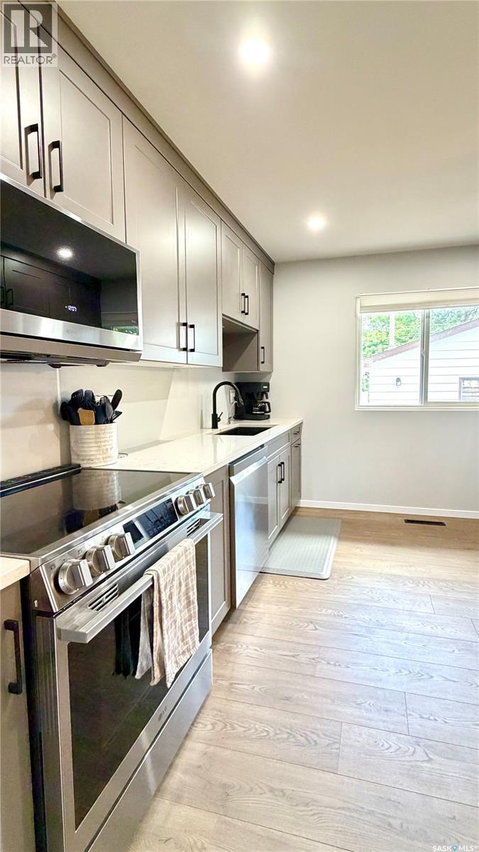 10 Stewart Avenue, Saskatoon, SK