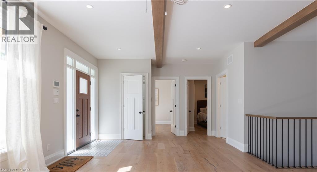 2195 Courtland Drive, Burlington, ON - Indoor Photo Showing Other Room