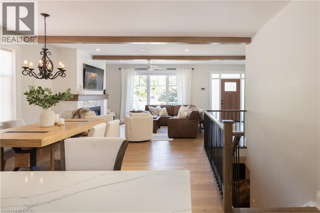 2195 Courtland Drive, Burlington, ON - Indoor Photo Showing Dining Room
