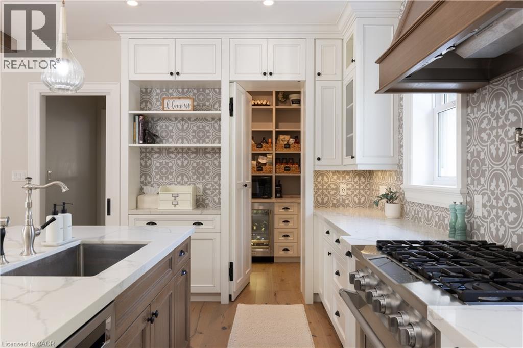 2195 Courtland Drive, Burlington, ON - Indoor Photo Showing Kitchen