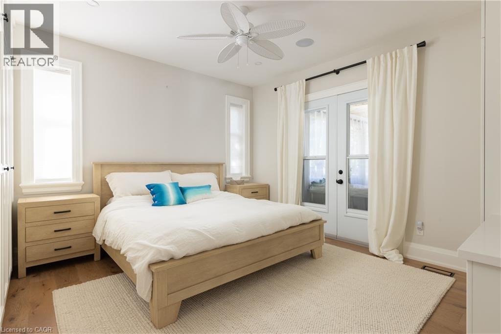 2195 Courtland Drive, Burlington, ON - Indoor Photo Showing Bedroom