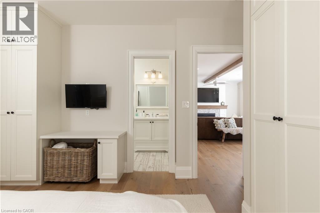 2195 Courtland Drive, Burlington, ON - Indoor Photo Showing Other Room