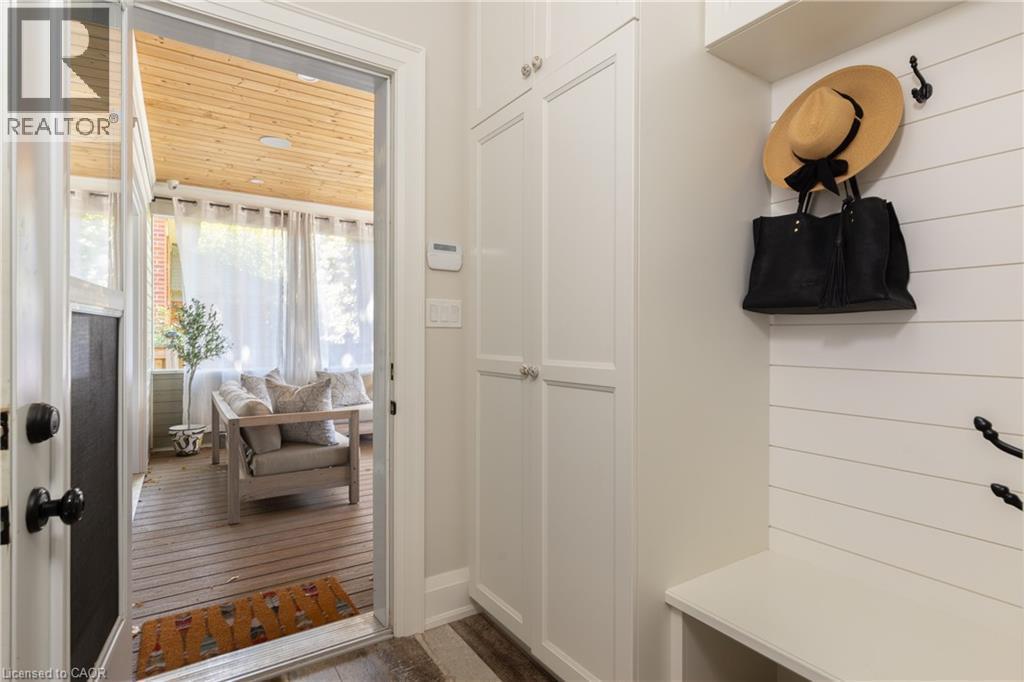 2195 Courtland Drive, Burlington, ON - Indoor Photo Showing Other Room