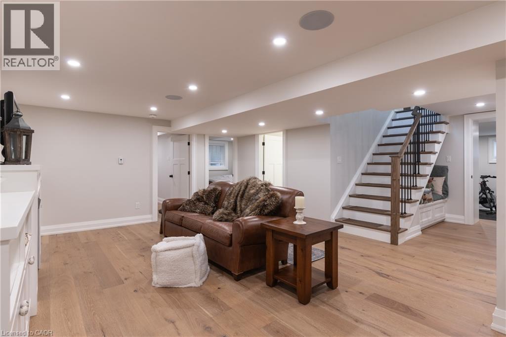 2195 Courtland Drive, Burlington, ON - Indoor