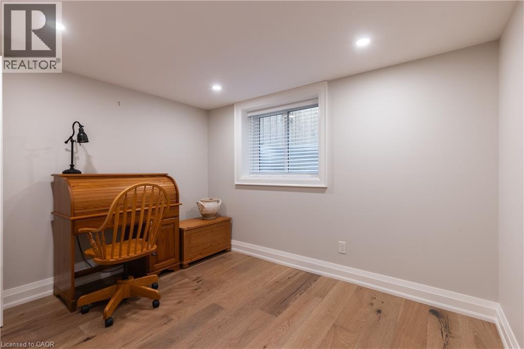 2195 Courtland Drive, Burlington, ON - Indoor