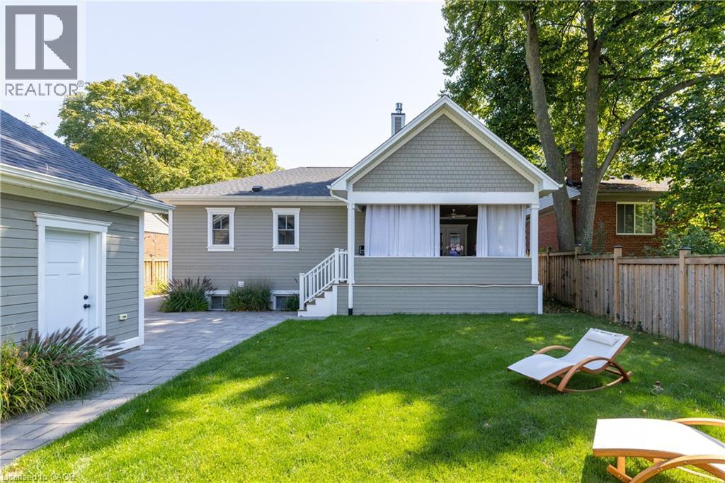 2195 Courtland Drive, Burlington, ON - Outdoor