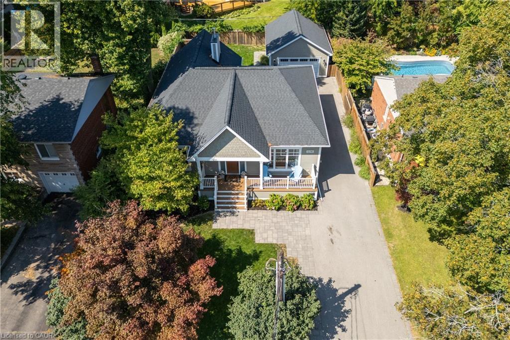 2195 Courtland Drive, Burlington, ON - Outdoor