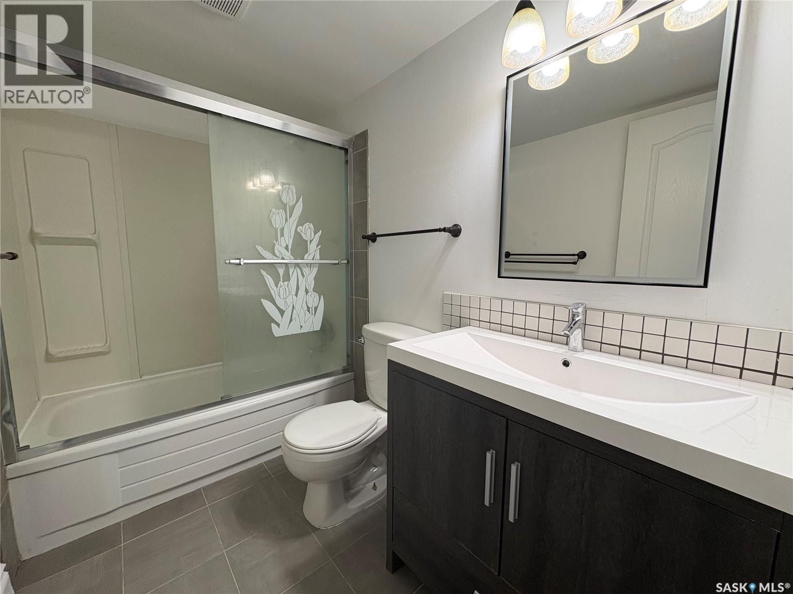 102 920 9Th Street E, Saskatoon, SK - Indoor Photo Showing Bathroom