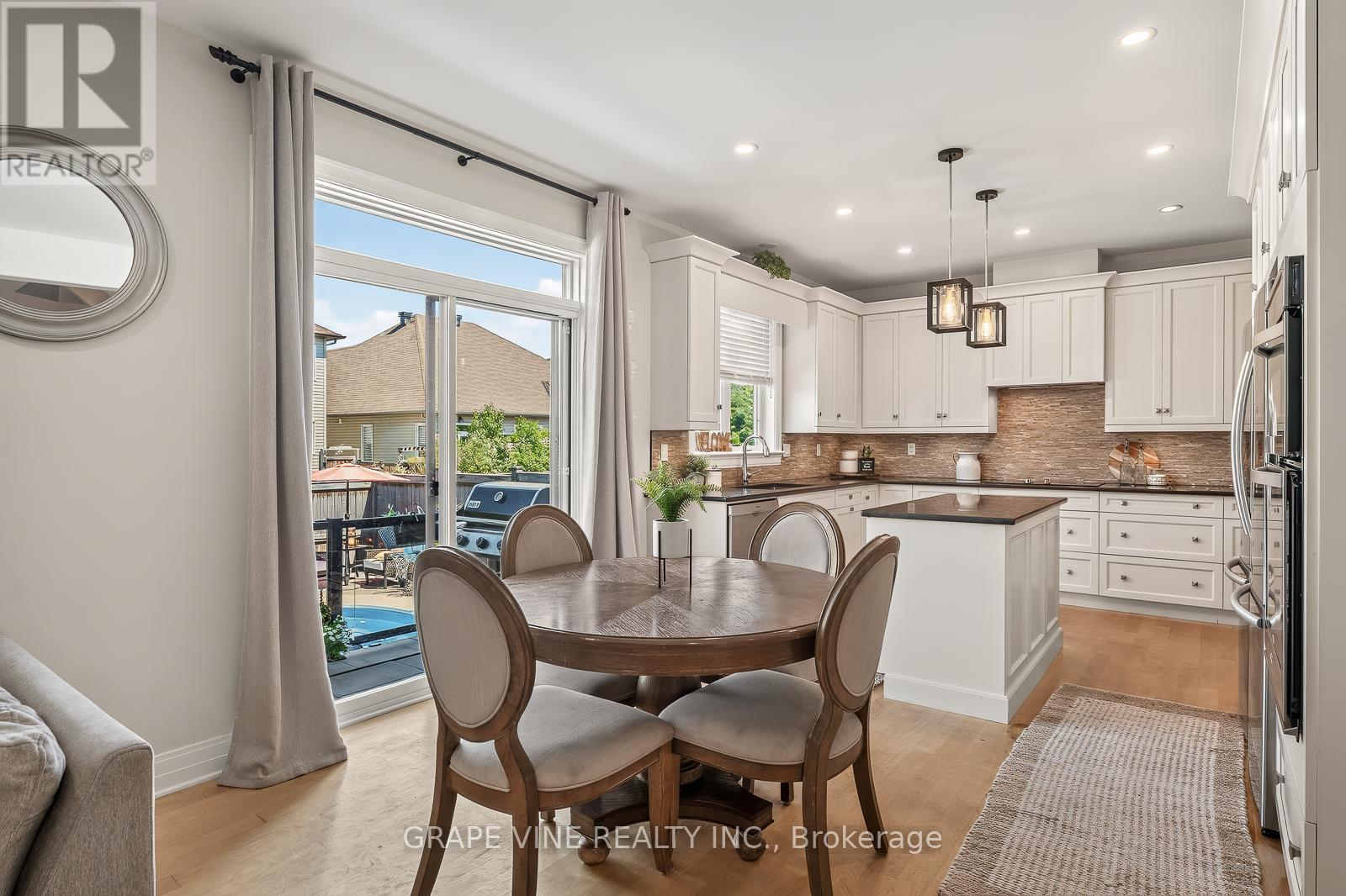 523 Adamson Crescent, Ottawa, ON