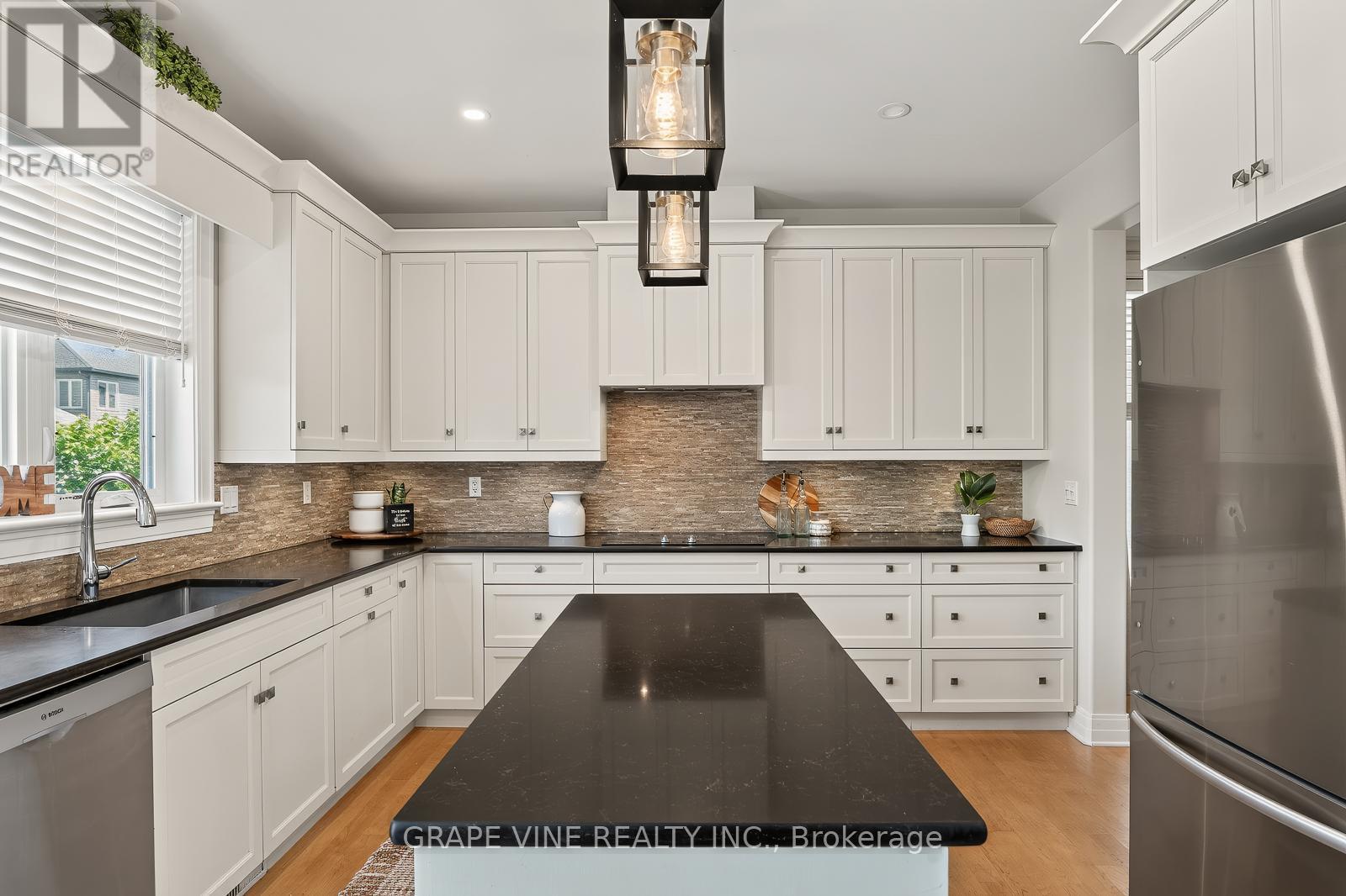 523 Adamson Crescent, Ottawa, ON