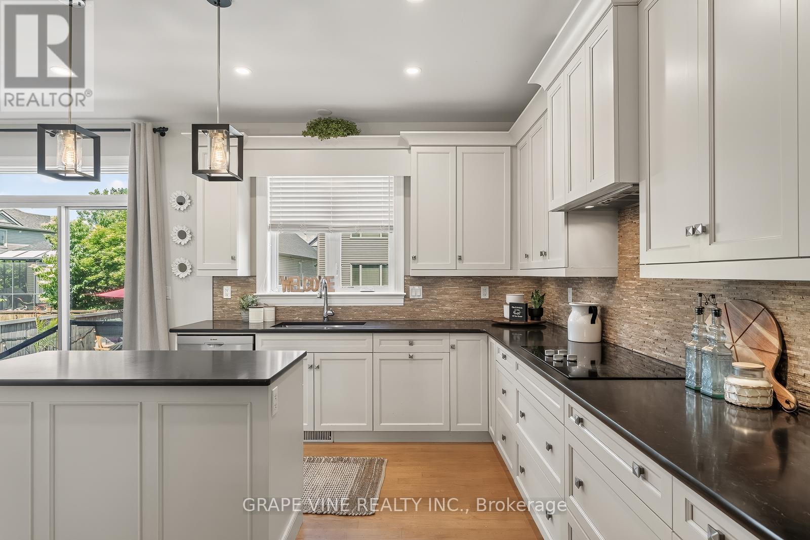 523 Adamson Crescent, Ottawa, ON