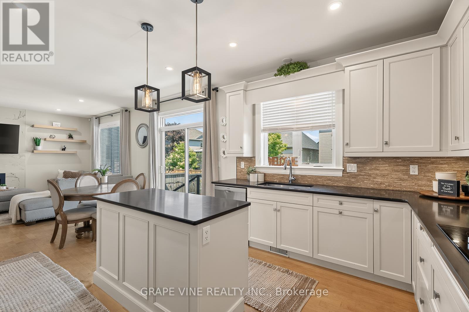 523 Adamson Crescent, Ottawa, ON