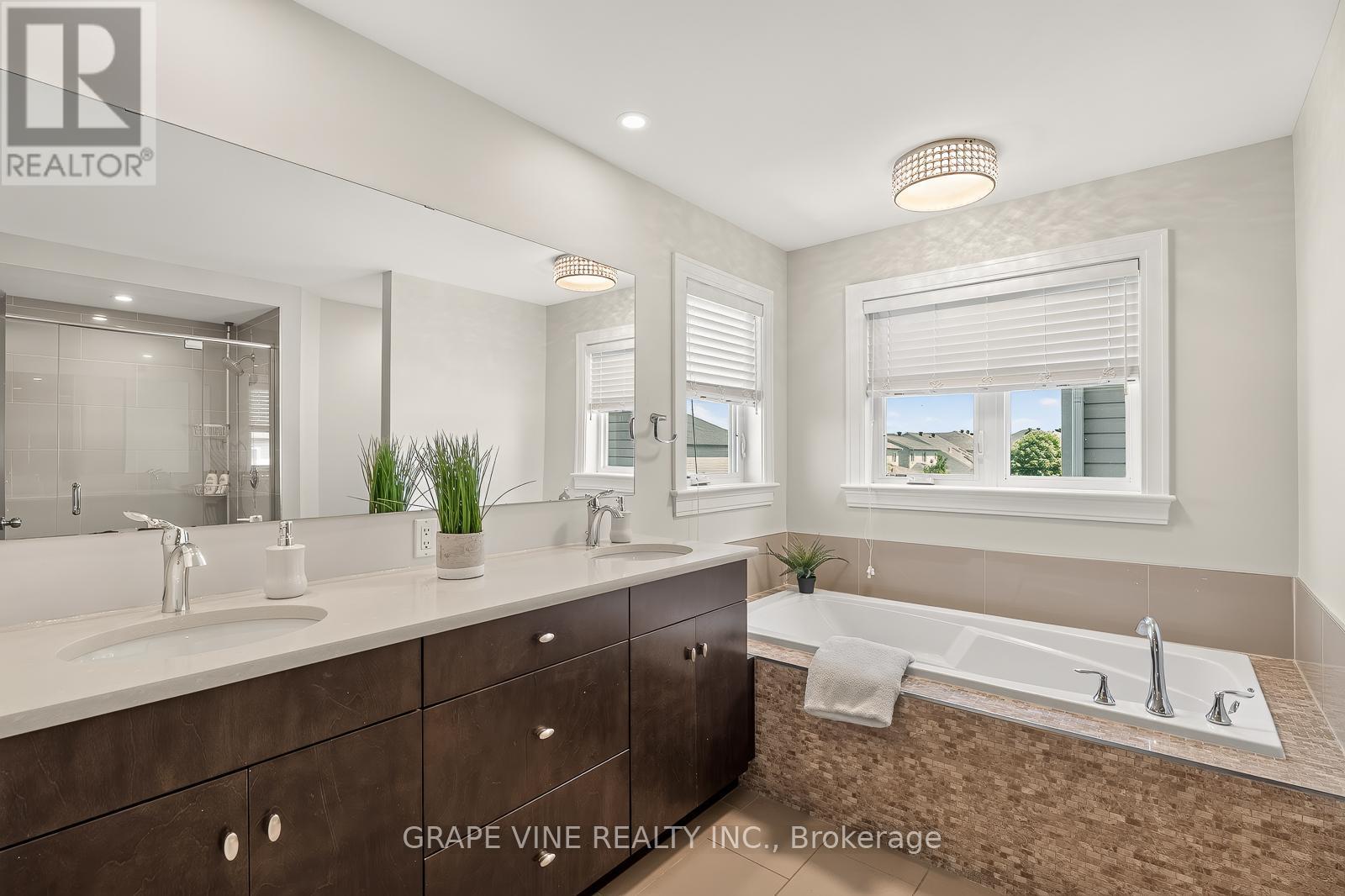 523 Adamson Crescent, Ottawa, ON
