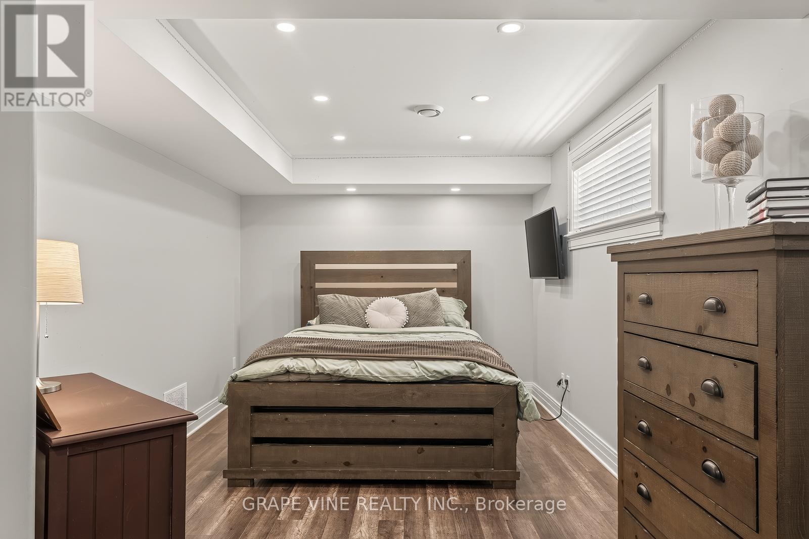 523 Adamson Crescent, Ottawa, ON